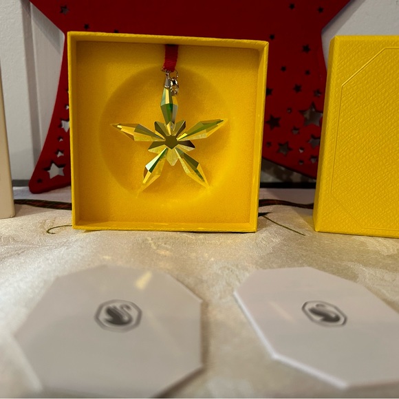 Swarovski Macy's Exclusive 2023  Holiday Aurora Borealis Ornament Swarovski - Picture 3 of 6